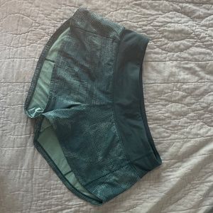Lululemon Teal Dot Speed Up Short Size 2